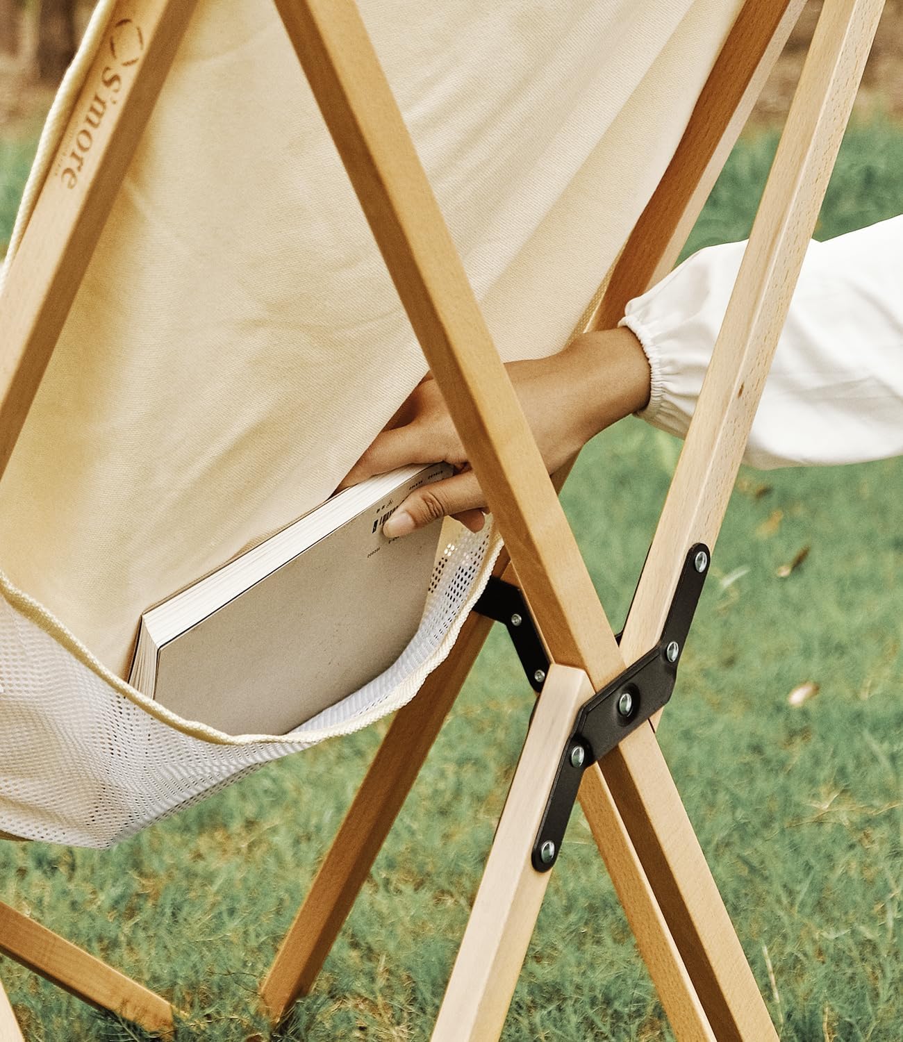 Silla plegable para acampar al aire libre S'more, silla de playa con bolsillo trasero y bolsa de transporte, color negro