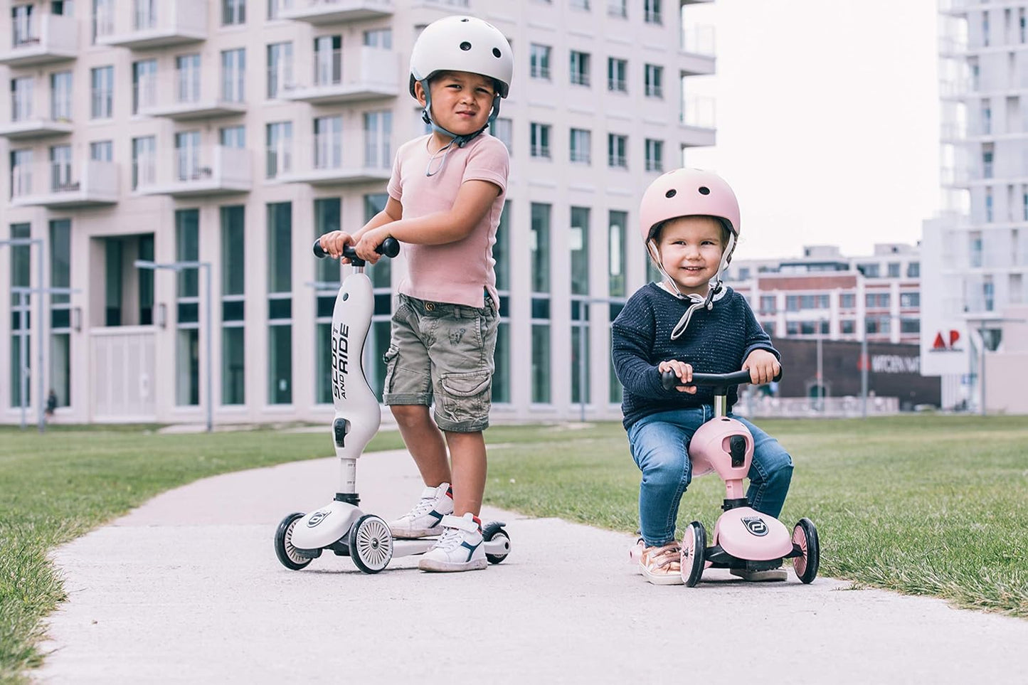 Scoot & Ride - Highwaykick 1 Children Adjustable Seated or Standing 2-in-1 Scooter Including Safety Pads (Rose)