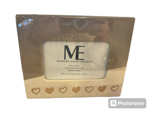 Modern Expressions Ceramic Heart Design Picture Frame